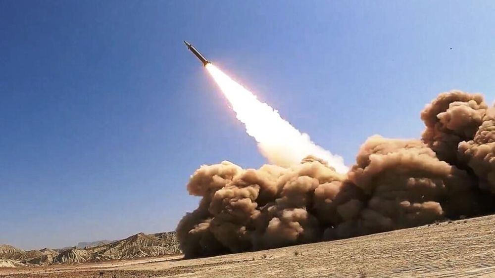 Иран демонстрирует новые баллистические ракеты против США